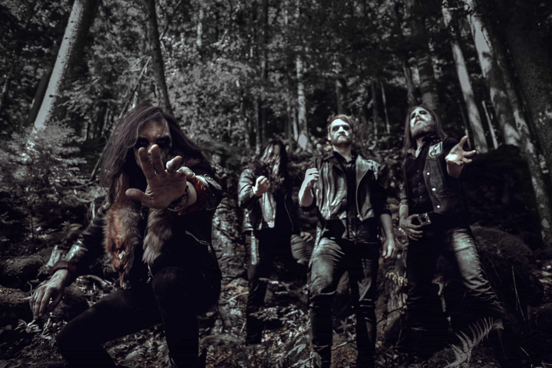 Ensanguinate group shot outdoors, Abtenau photoshoot